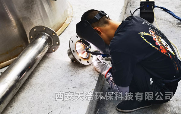 湖北咸豐縣30噸/小時農(nóng)村生活飲水不銹鋼一體化凈水設(shè)備安裝調(diào)試項(xiàng)目